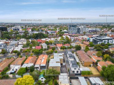 2 / 7 Flower Street, Essendon
