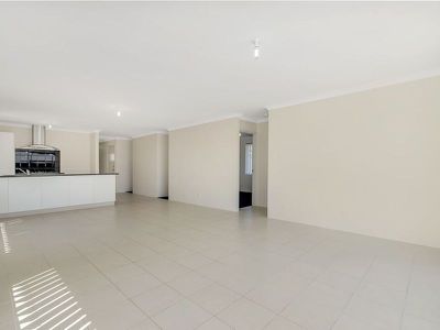 17 Cooloola Chase, Yanchep