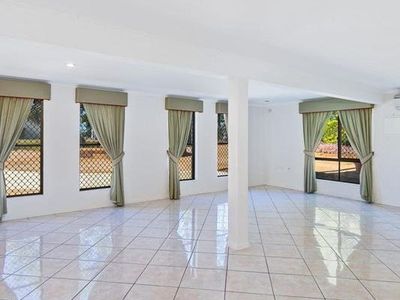 160 Kloske Road, Burbank