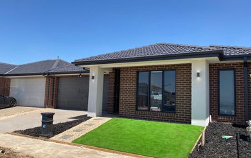 12 Moombil Road, Truganina