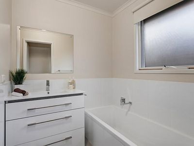 16 Jull Parade, Ringwood North
