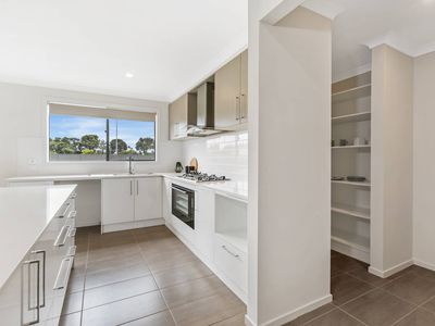 8 Guling Rise, Clyde North