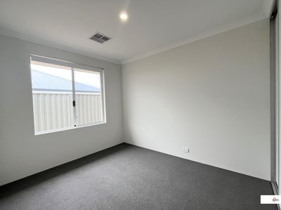 12 Oxley Street, Lakelands