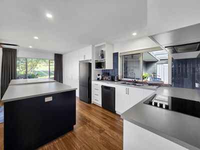 11 Phillips Avenue , Atherton