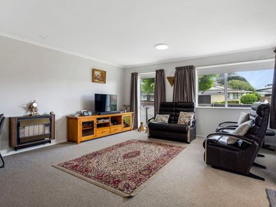 8 B Alexander Place, Otaki
