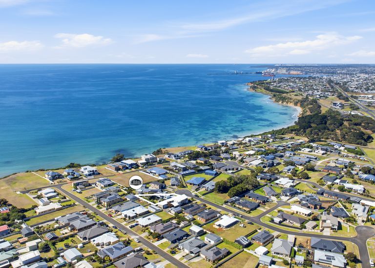 8 Aquarius Court, Portland North