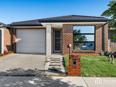 4 Aquatic Drive, Cranbourne West