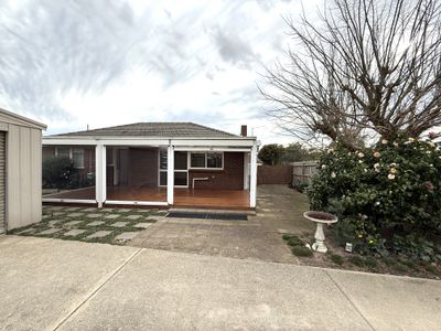 48 Nicholas Grove, Heatherton