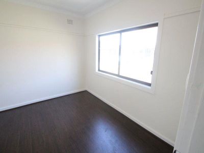 290 Woodville Road, Guildford