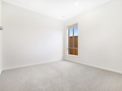 18 Marriott Blvd, Weir Views