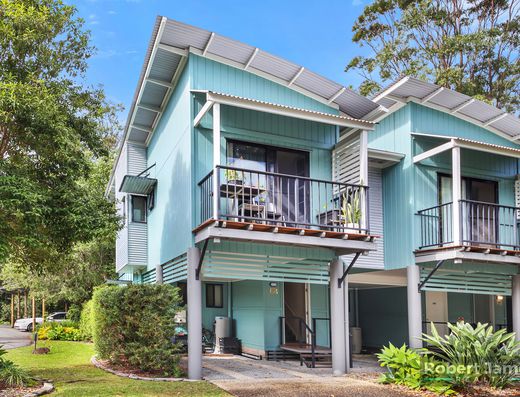 DUAL KEY TOWNHOUSE WITH MULTI USE OPTIONS! image 10