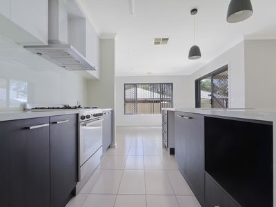 4 MCDOUGALL GROVE, Wodonga