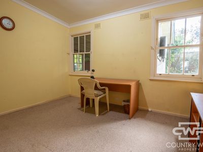4 Young Street, Glen Innes