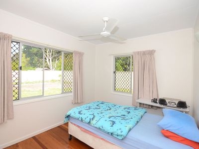42 BIDEFORD STREET, Torquay