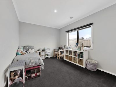 9 Kallista Circuit, Officer