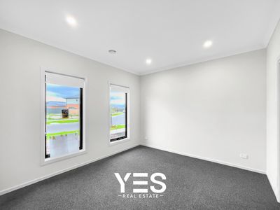 9 Evora Road, Clyde