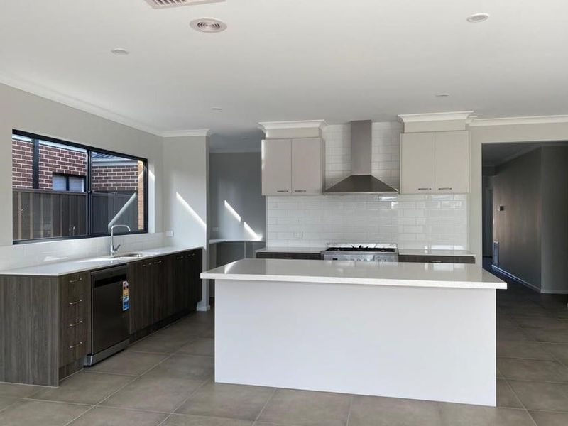 15 Emblem Street, Tarneit