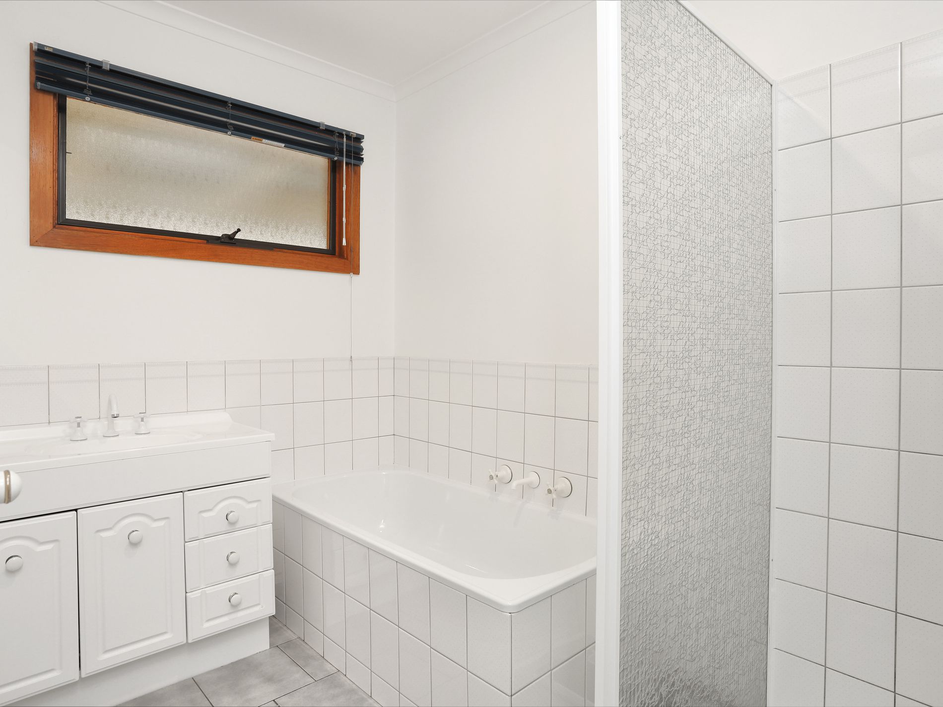 7-9 Burlington Crescent, Leopold