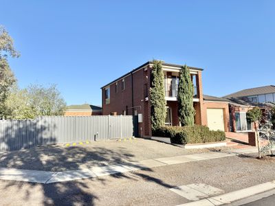 20 Bow Crescent, Manor Lakes