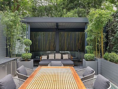 146 Waverly Place, New York, NY 10014, International