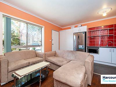 8 / 122 Henderson Road, Queanbeyan
