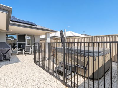 9 Pierrepoint Loop, Champion Lakes