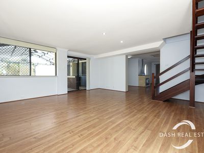 24 Taylor Way, Hillarys