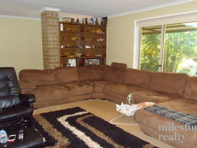1132 Yanagin Place, Tom Price