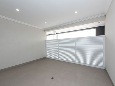 11/1 Liege Street, Woodlands