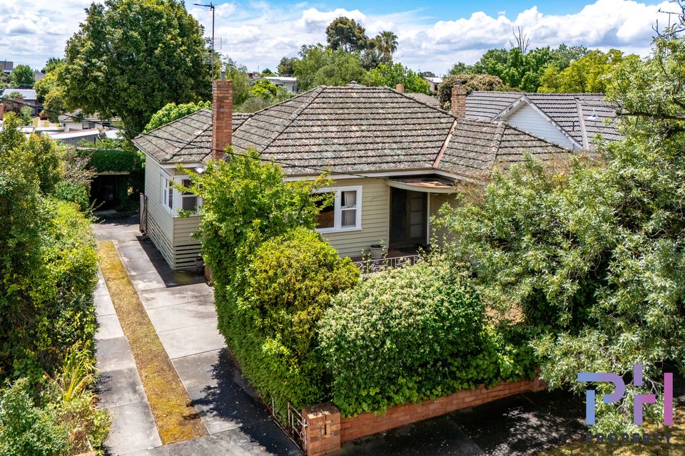 21 Mahon Ave, Kennington