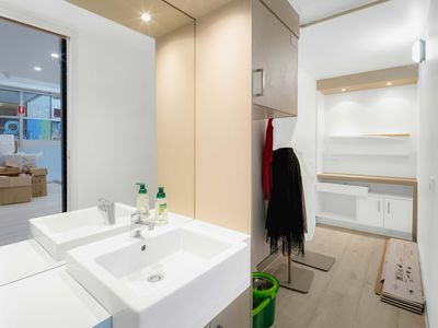 shop 9 / 3003 Surfers Paradise Boulevard, Surfers Paradise