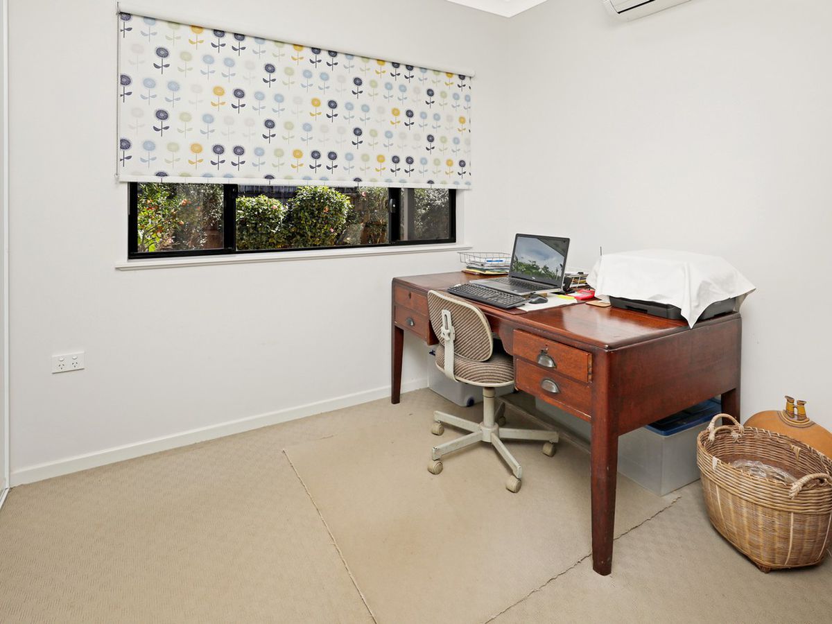 9 Sommerset Drive, Atherton