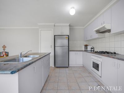 2 / 24 Coolabah Crescent, Hoppers Crossing