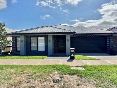 1 Arkport Way, Manor Lakes