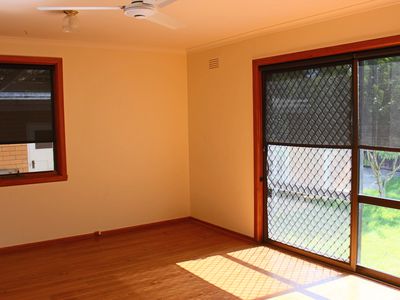 8 Araluen Parade, Belmont