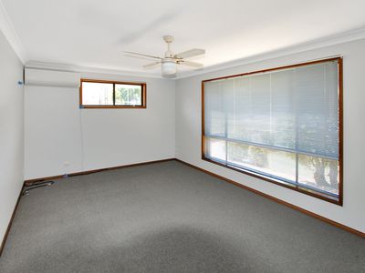 15 Paradise Avenue, Forster