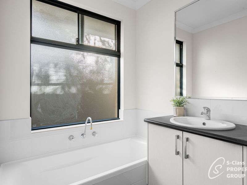 1 Albizia Grove, Byford