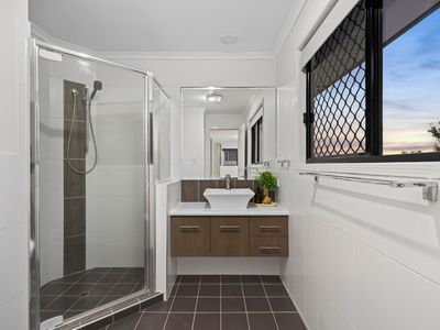 6 Lachlan Drive, Wakerley