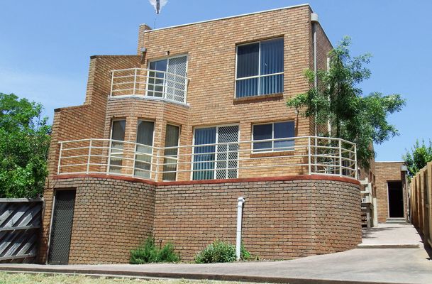 2 / 7 Hawick Court, Greenvale