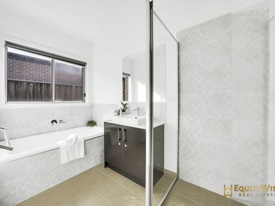 38 Bonhams Circuit, Manor Lakes