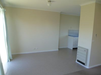 1 / 2 Nanworen Crescent, Bell Park