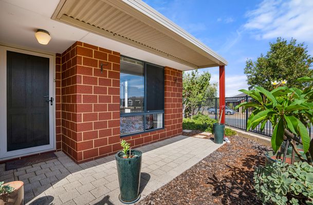 2 PENDRAGON LANE, Baldivis