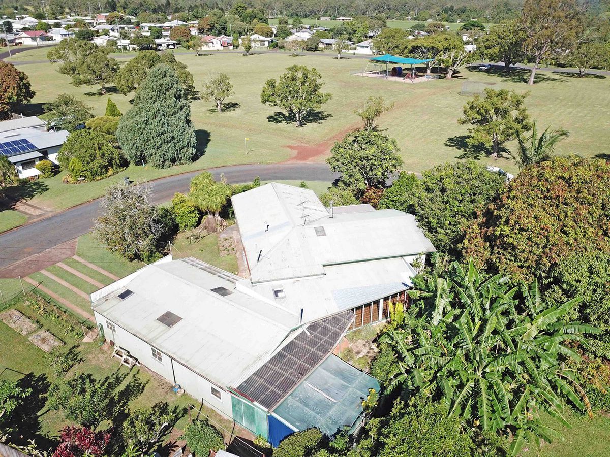 5 Solar Crescent, Atherton