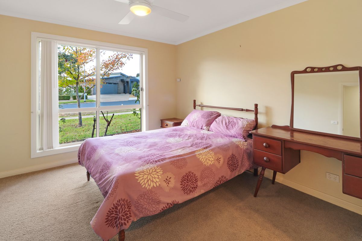 2 / 4 Cambridge Drive, Mansfield