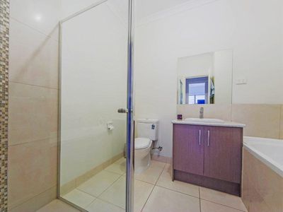 2/5 Berndardt Avenue, Hoppers Crossing