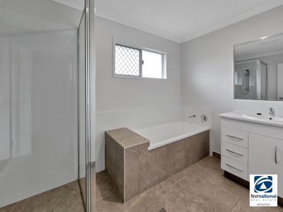 65 Tumbare Street, Atherton