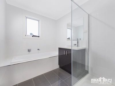 9 Pistachio Close, Hampton Park