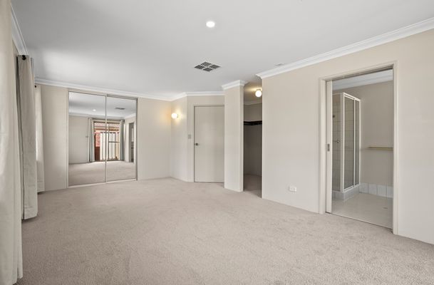 16 Frigate Close, Waikiki