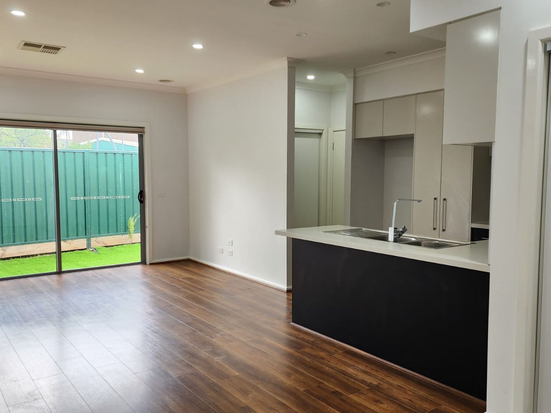 2 / 29 Cassowary Avenue, Werribee