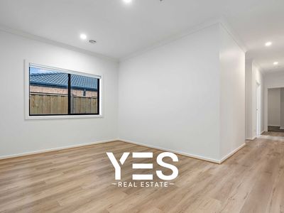 33 Bromeliad Street, Clyde North